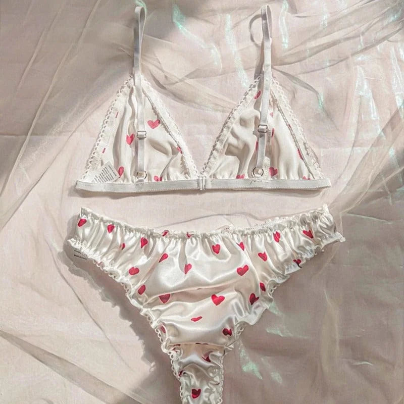 Ensemble de lingerie en satin avec volants