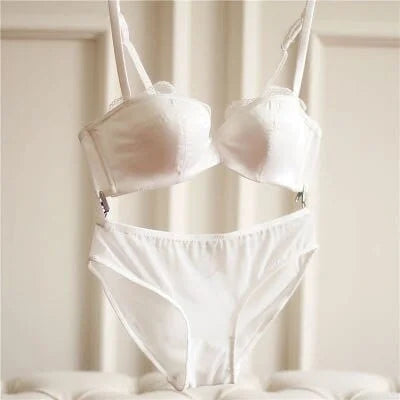 Ensemble de lingerie en satin et dentelle - blanc / 85a