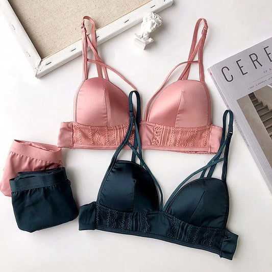 Ensemble de lingerie satinée avec fronces