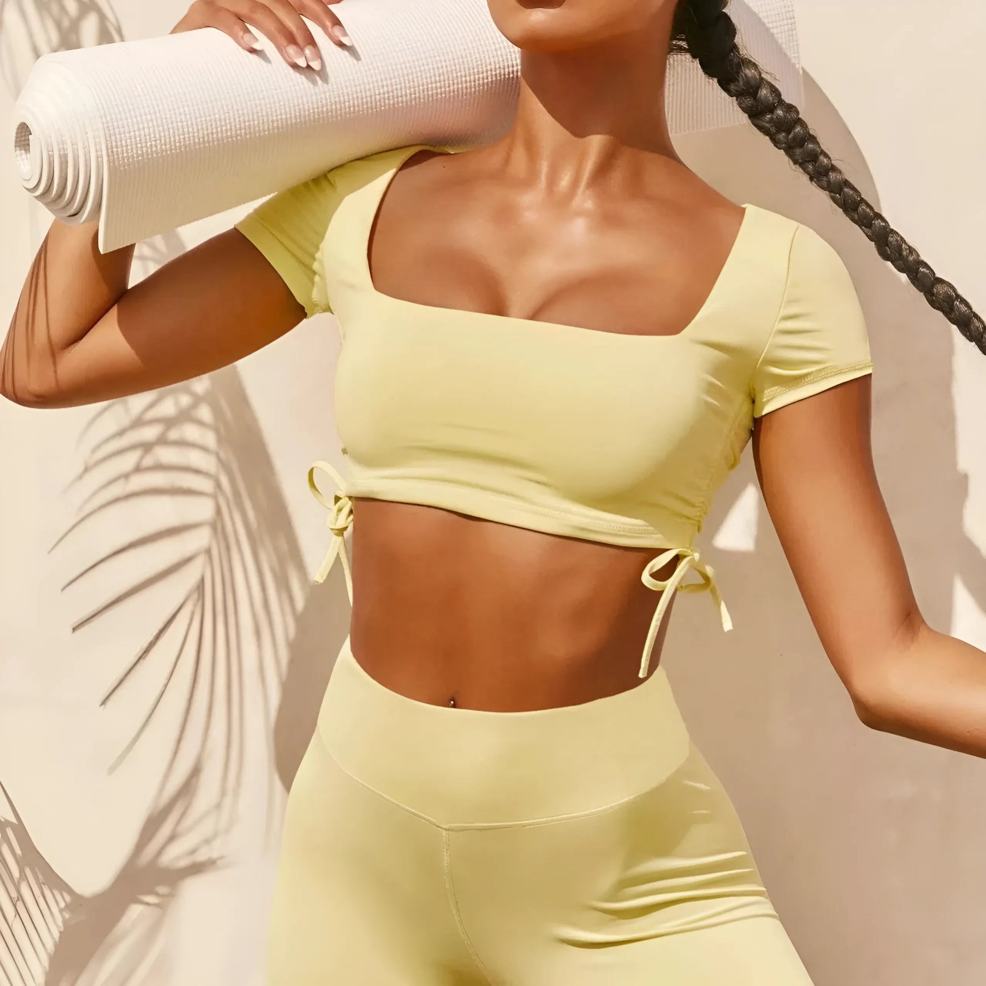 Jaune Tenue de sport avec des poignets décoratifs