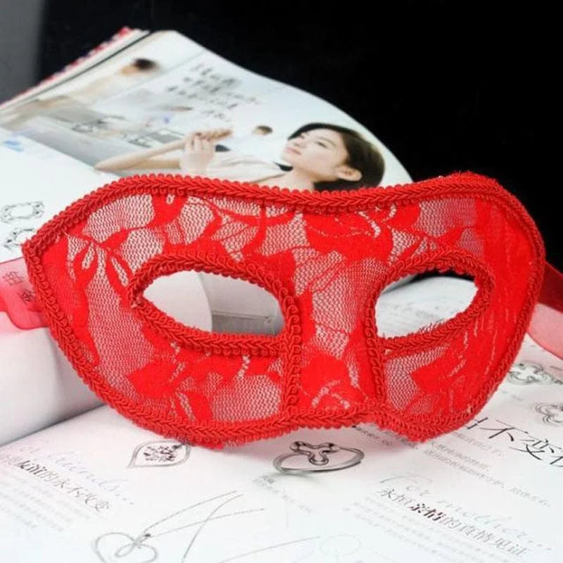 Masque en dentelle délicate - rouge / universel