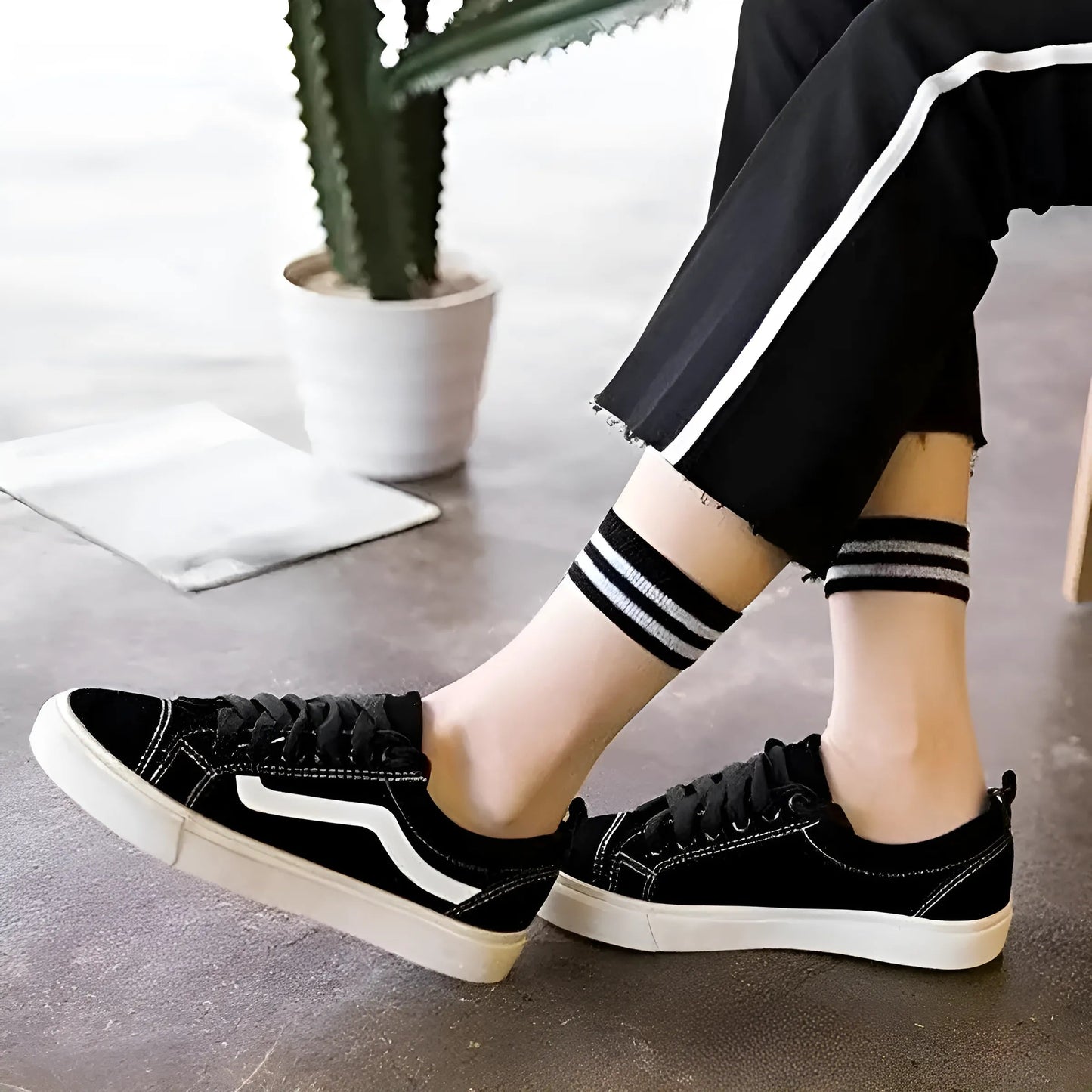 Noir Chaussettes en maille avec bande décorative colorée
