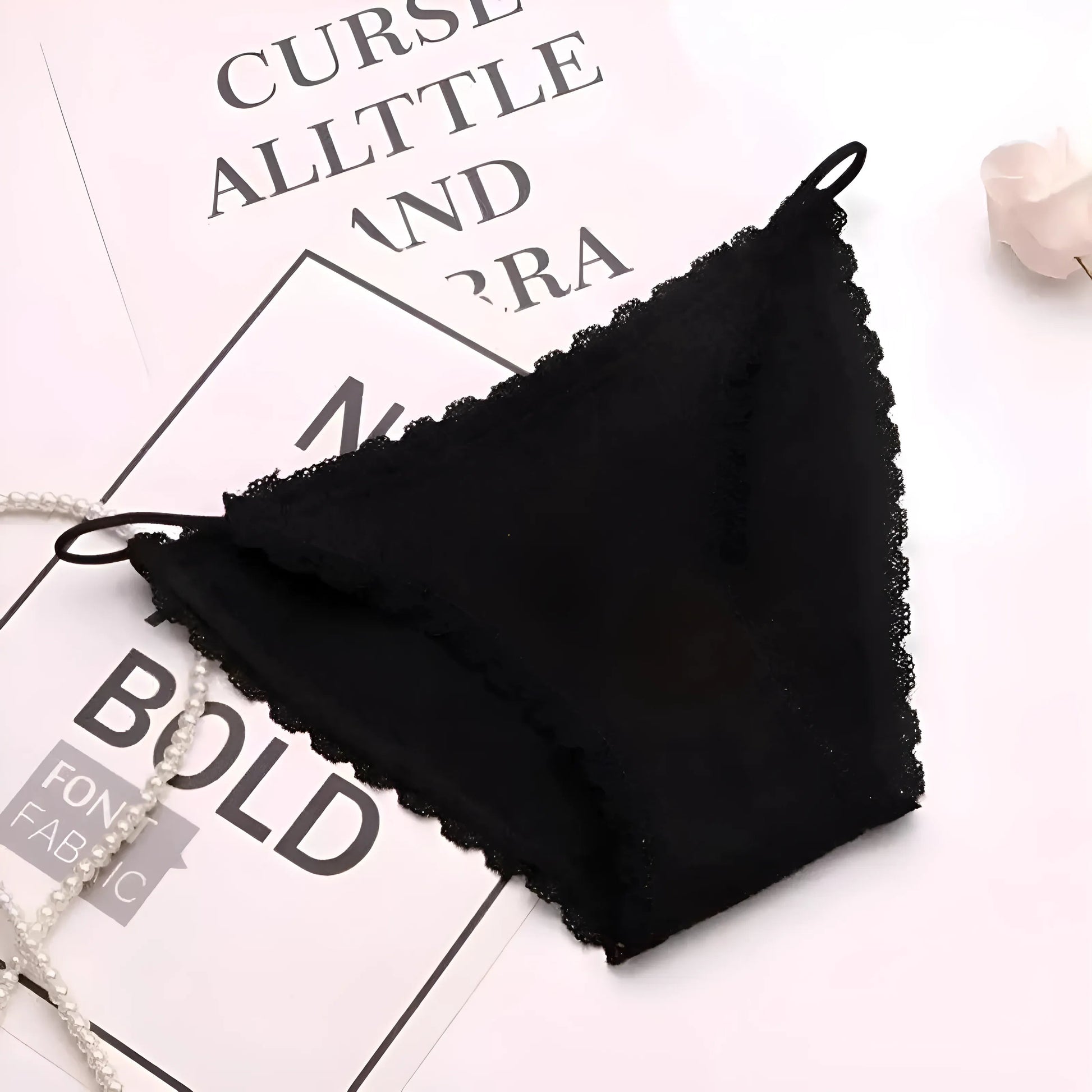 Noir String briefs avec des fines bretelles