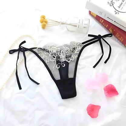 Nu String en dentelle avec liens à la taille