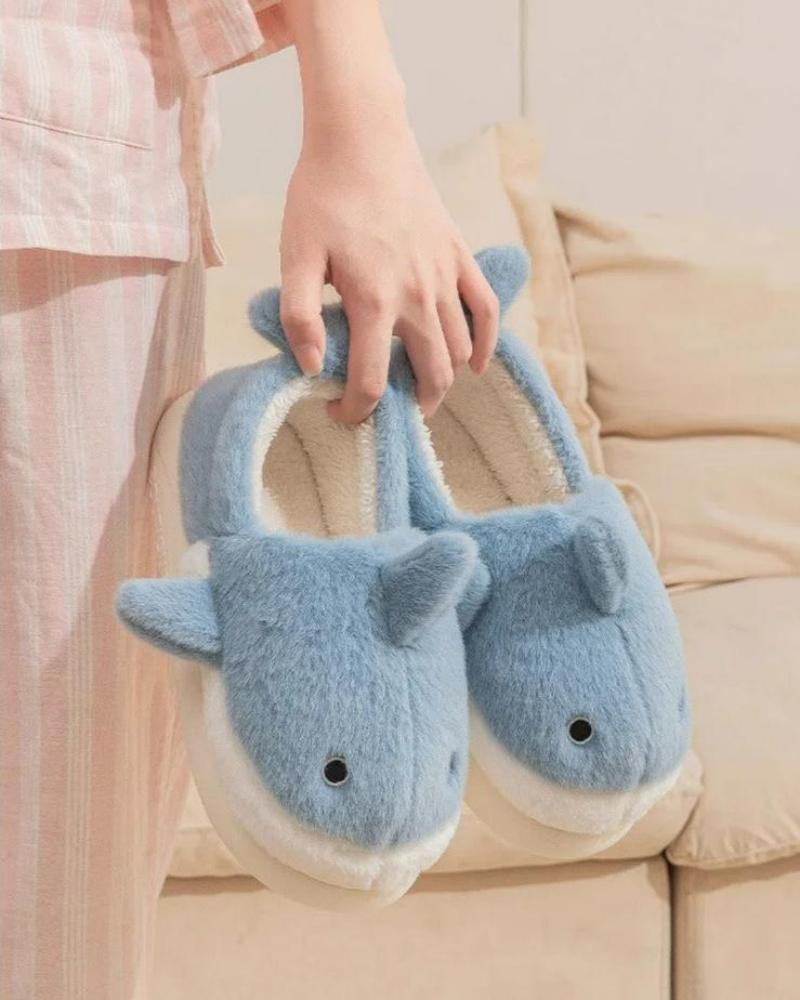 Chaussons en peluche chauds en forme de requin