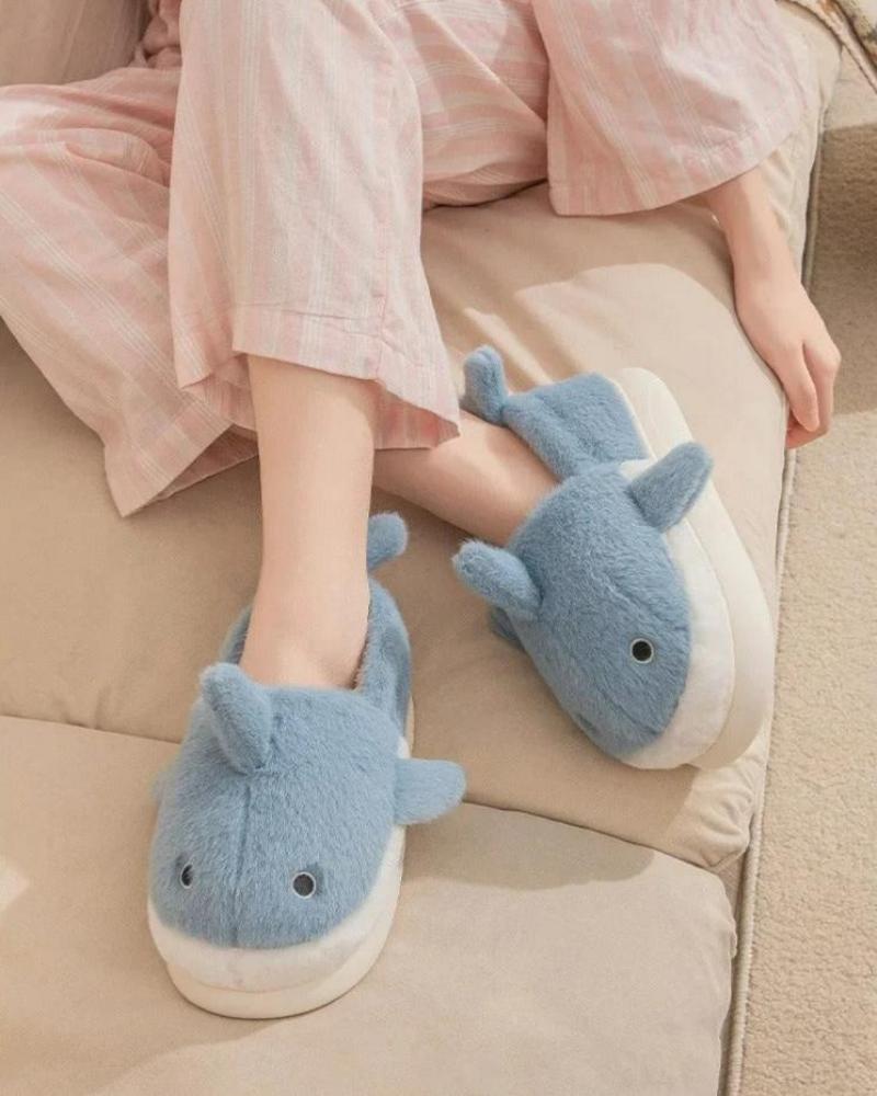 Chaussons en peluche chauds en forme de requin