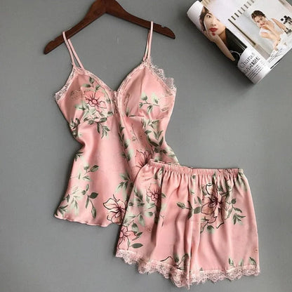 Pyjama avec un haut et un short avec des fleurs - rose / s