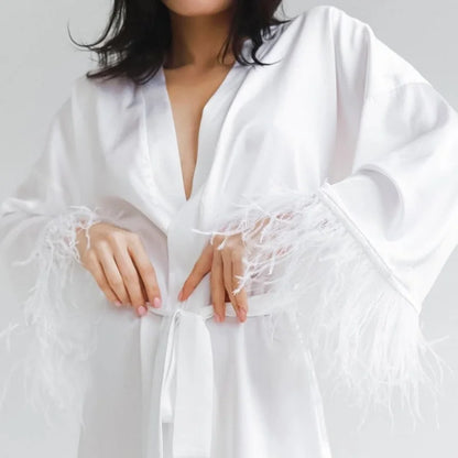 Robe en satin avec plumes - blanc / s