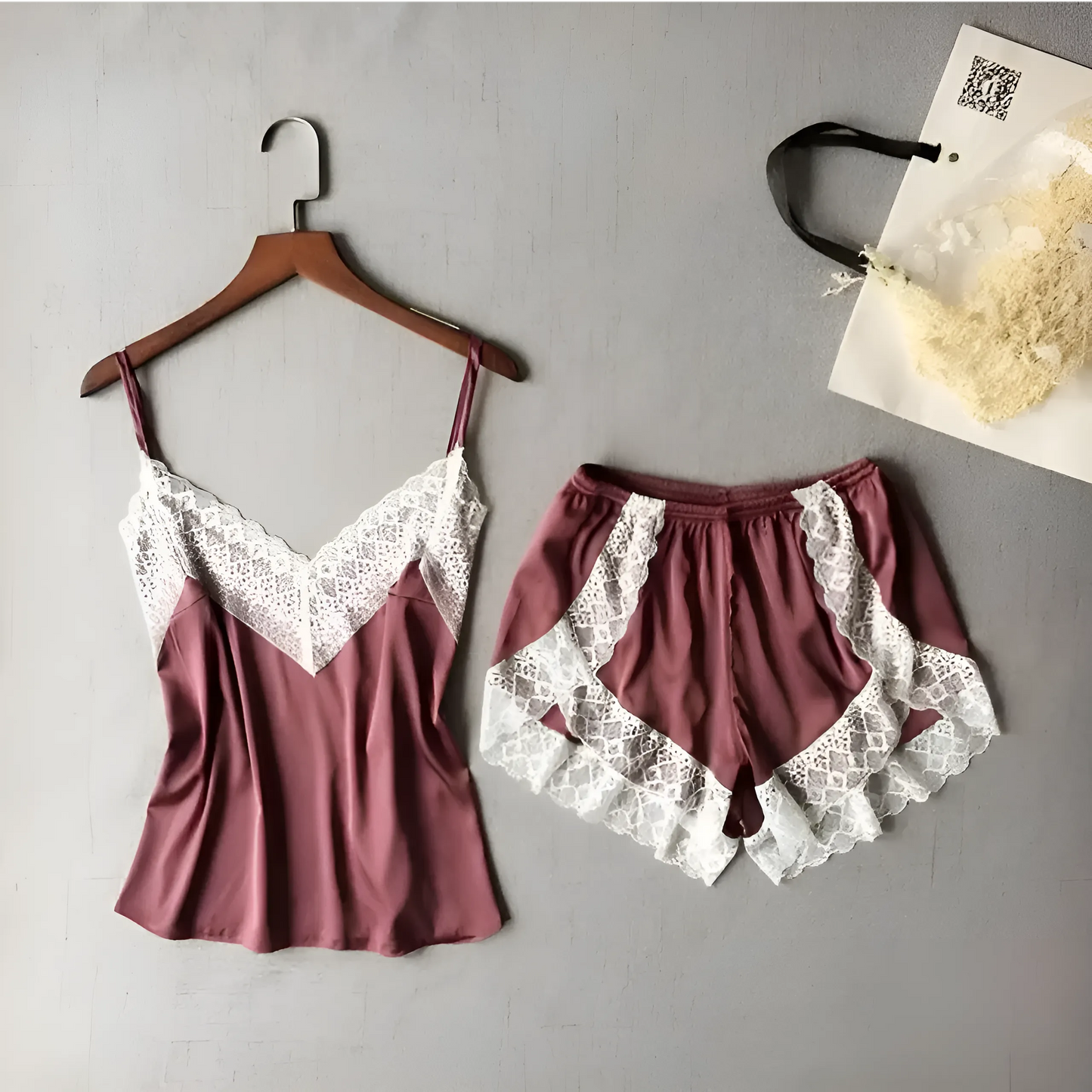 Rose Pyjamas en satin avec dentelle