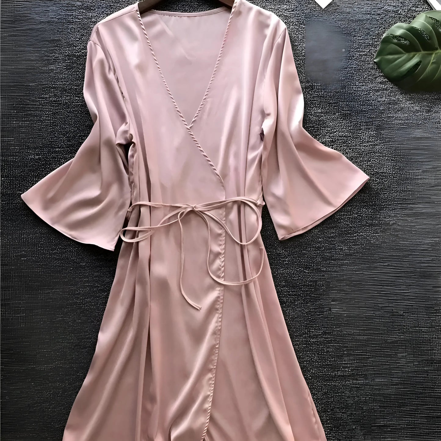 Rose Robe Pinafore en Satin