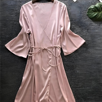Rose Robe Pinafore en Satin