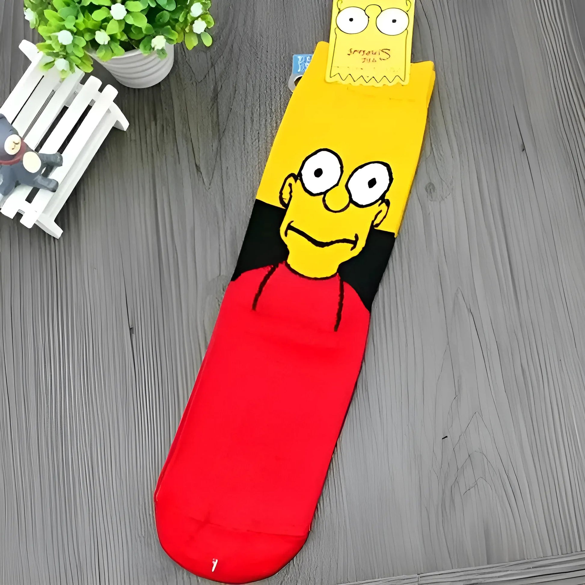 Rouge Chaussettes pour hommes à mi-mollet mettant en vedette la famille Simpsons