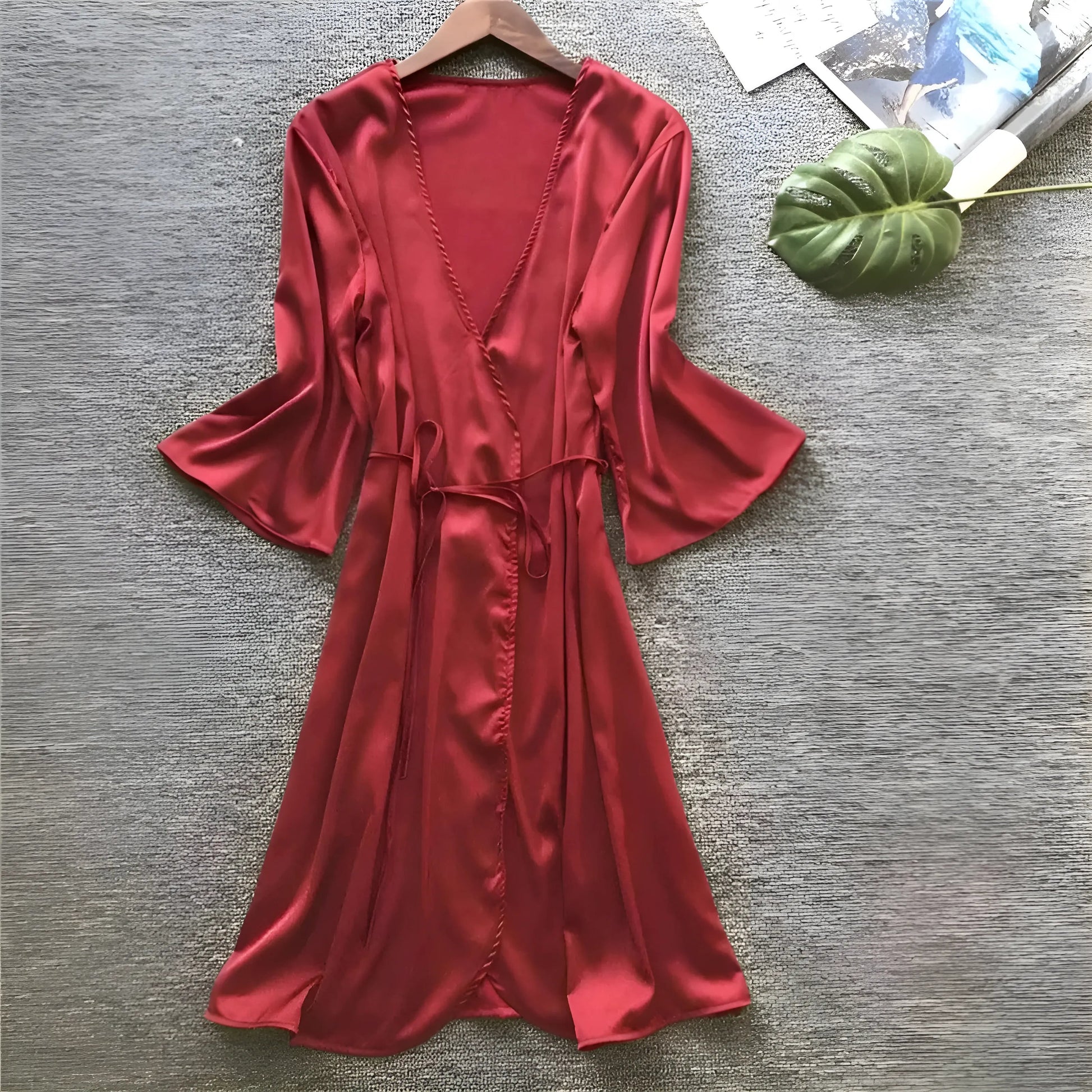 Rouge Robe Pinafore en Satin