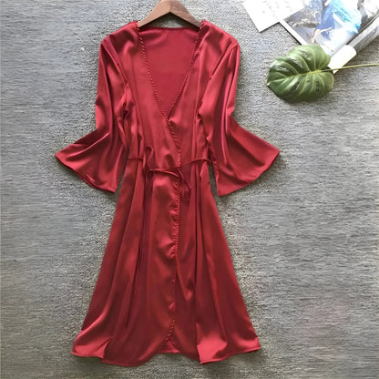 Rouge Robe Pinafore en Satin