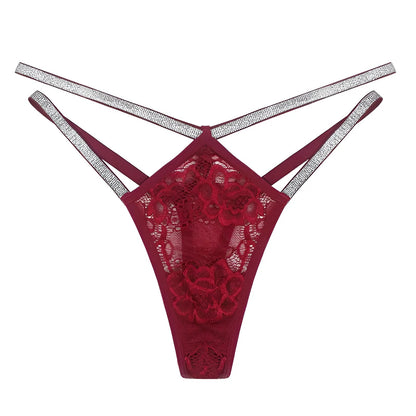 Rouge String en dentelle avec des bretelles scintillantes