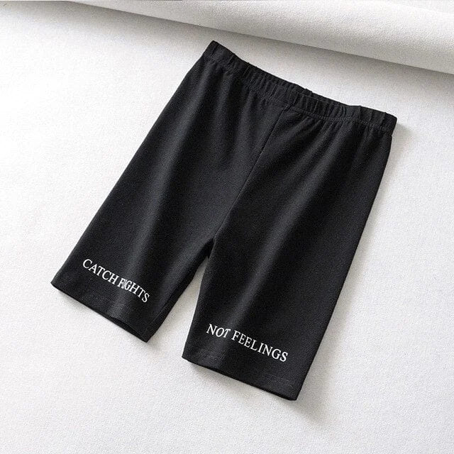 Shorts de sport avec des lettres