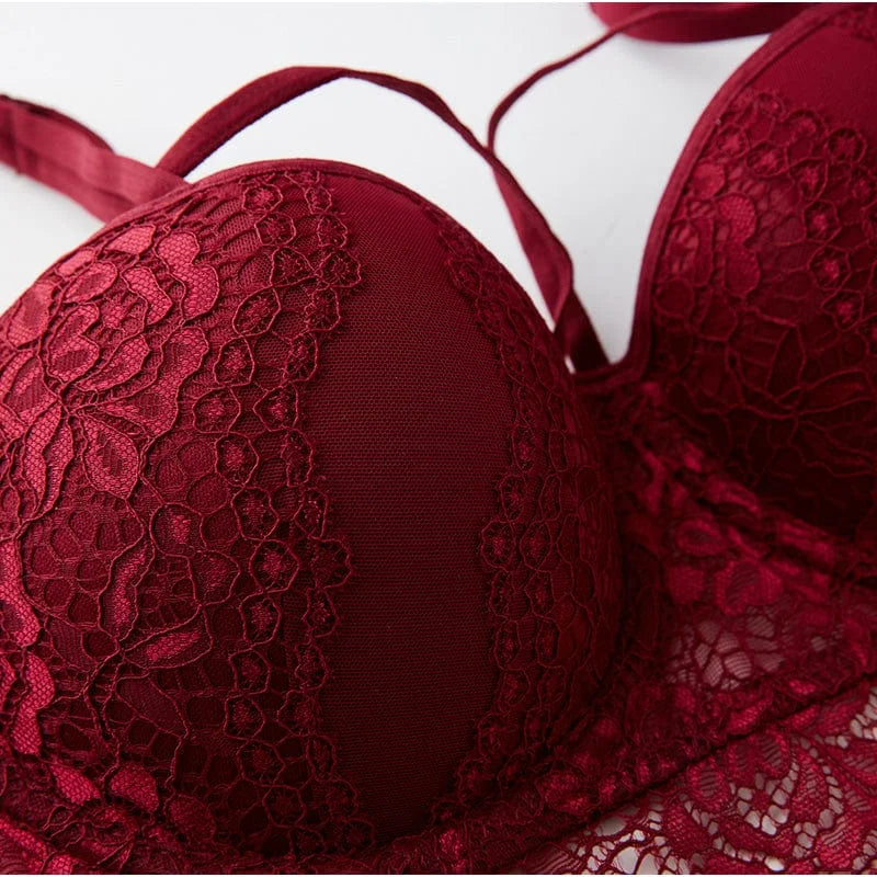 Soutien-gorge push-up en dentelle avec bretelles décoratives