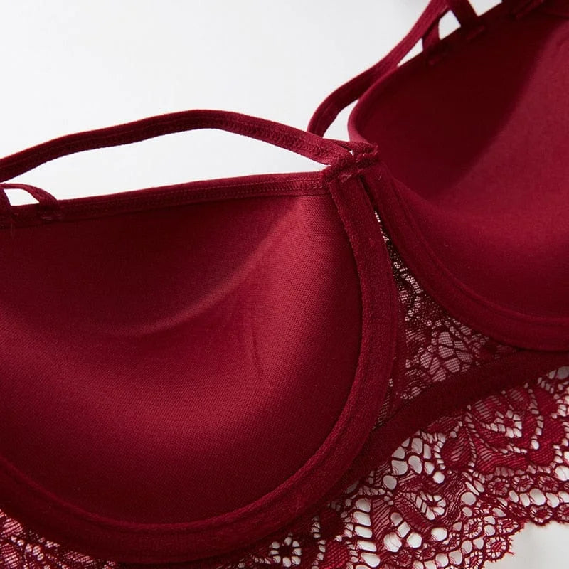 Soutien-gorge push-up en dentelle avec bretelles décoratives